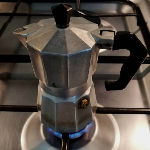 cafetière italienne sur le feu